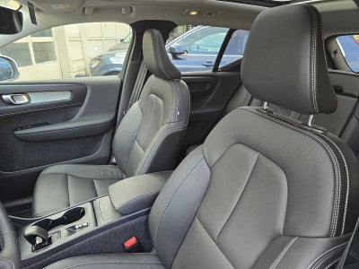 2025 Volvo XC40 Core Bright Theme