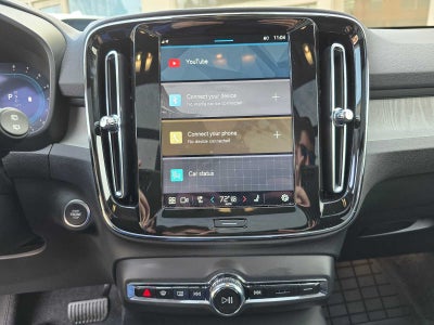 2025 Volvo XC40 Core Bright Theme