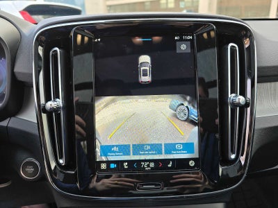 2025 Volvo XC40 Core Bright Theme