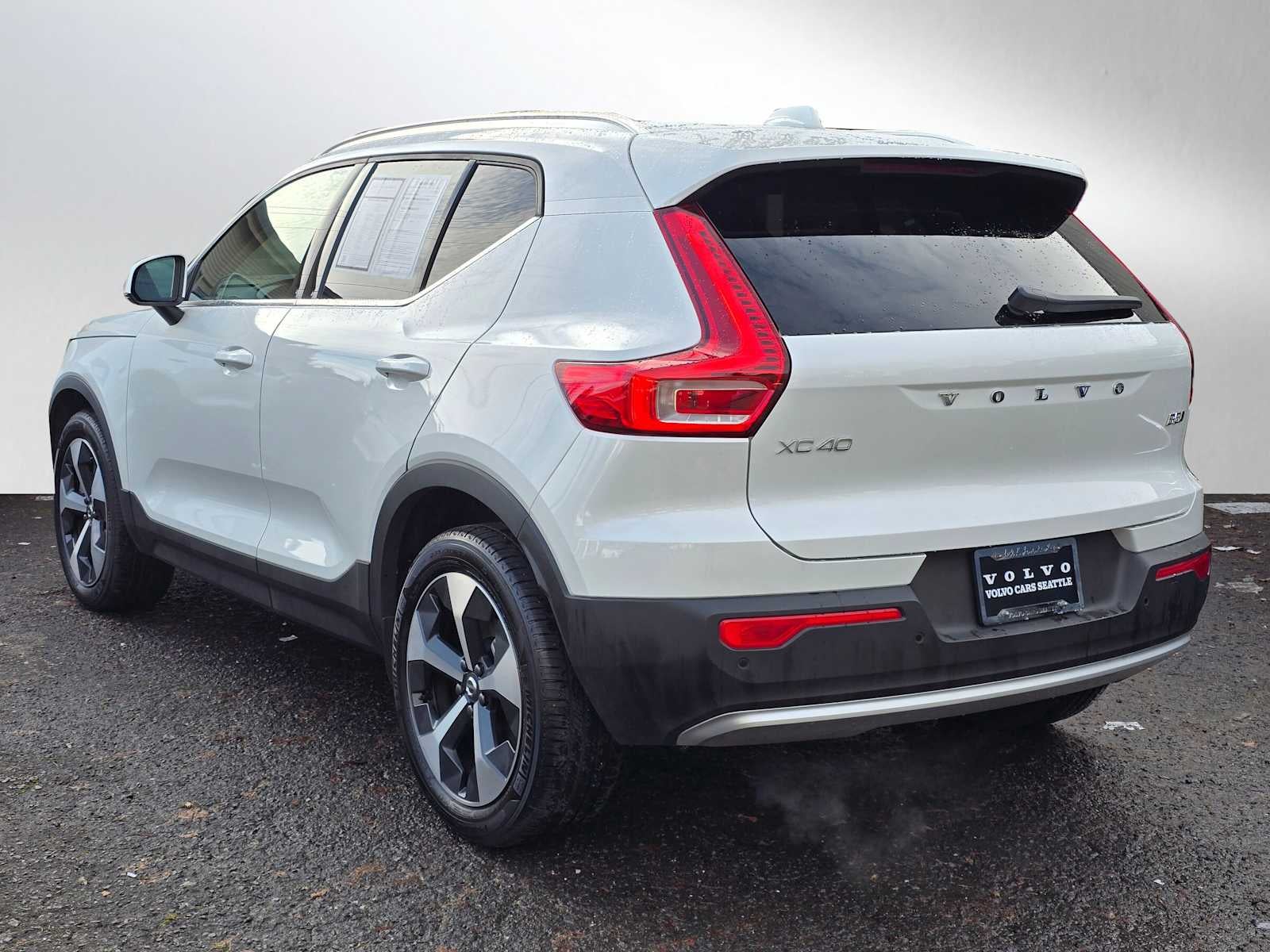 2025 Volvo XC40 Core Bright Theme