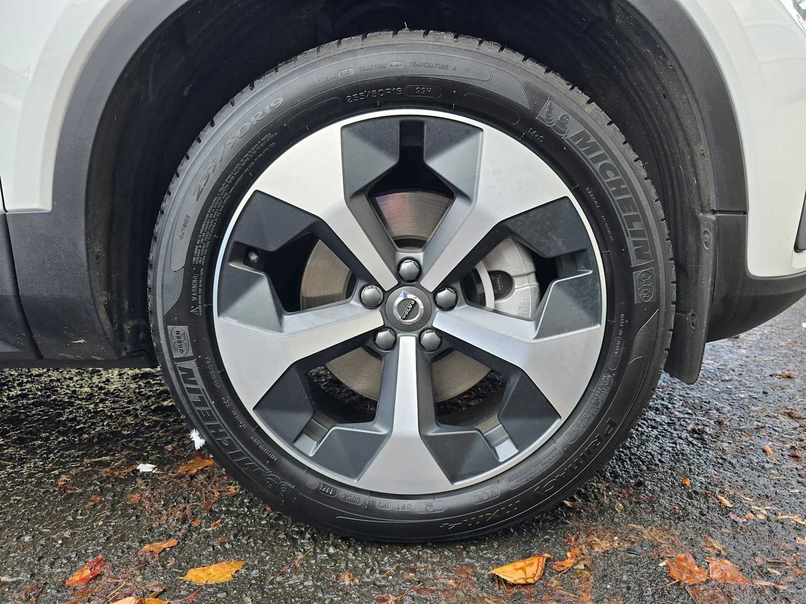 2025 Volvo XC40 Core Bright Theme