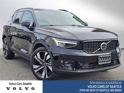 2024 Volvo XC40 Plus Dark Theme