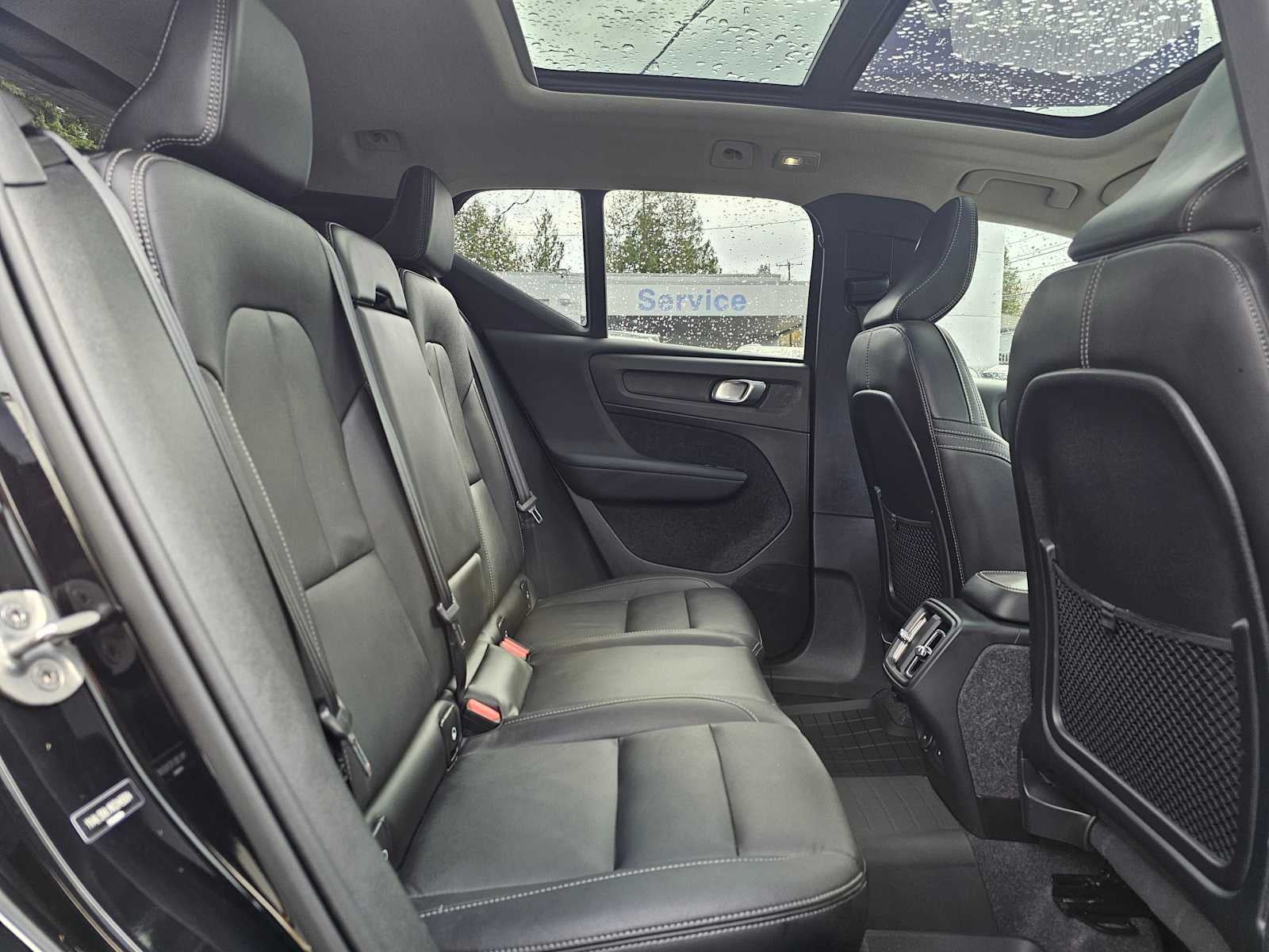 2024 Volvo XC40 Plus Dark Theme