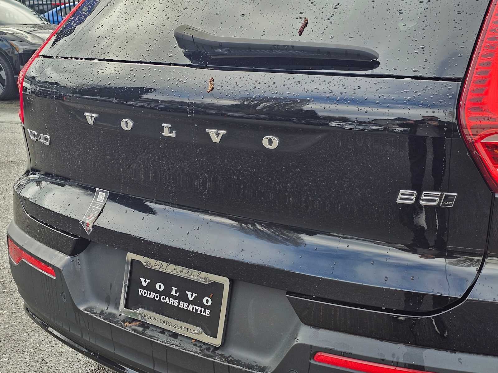 2024 Volvo XC40 Plus Dark Theme