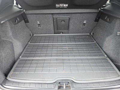 2024 Volvo XC40 Plus Dark Theme