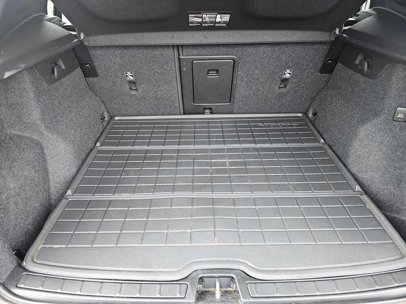 2024 Volvo XC40 Plus Dark Theme