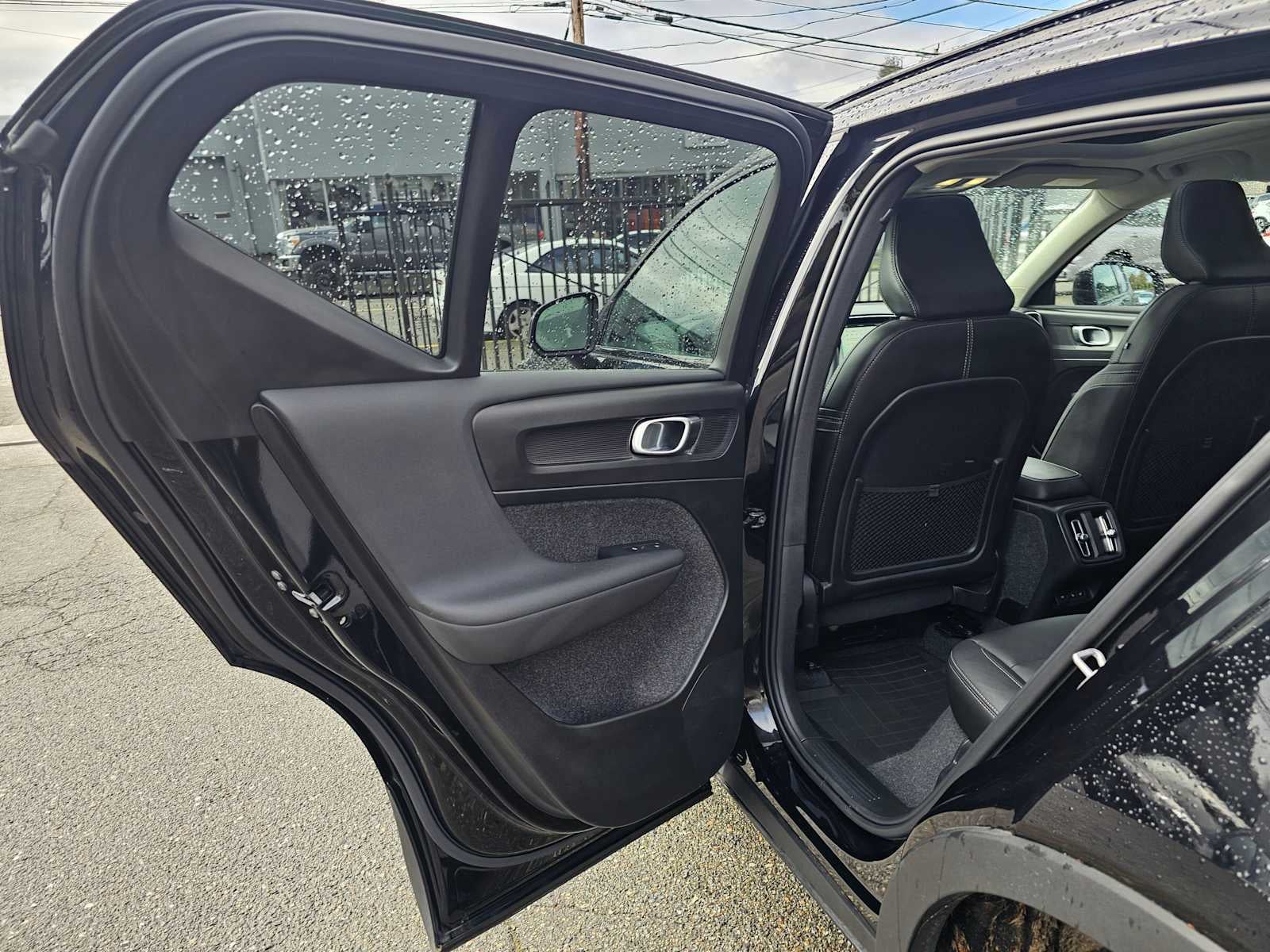 2024 Volvo XC40 Plus Dark Theme