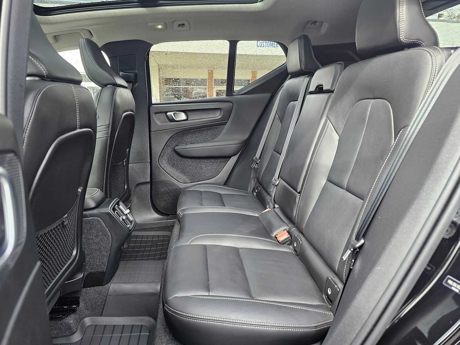 2024 Volvo XC40 Plus Dark Theme