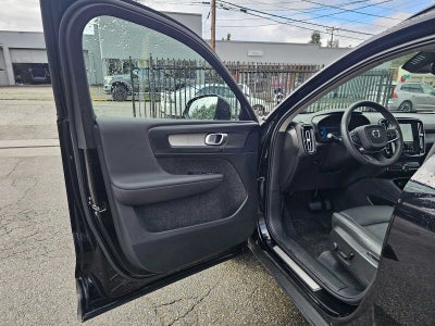 2024 Volvo XC40 Plus Dark Theme