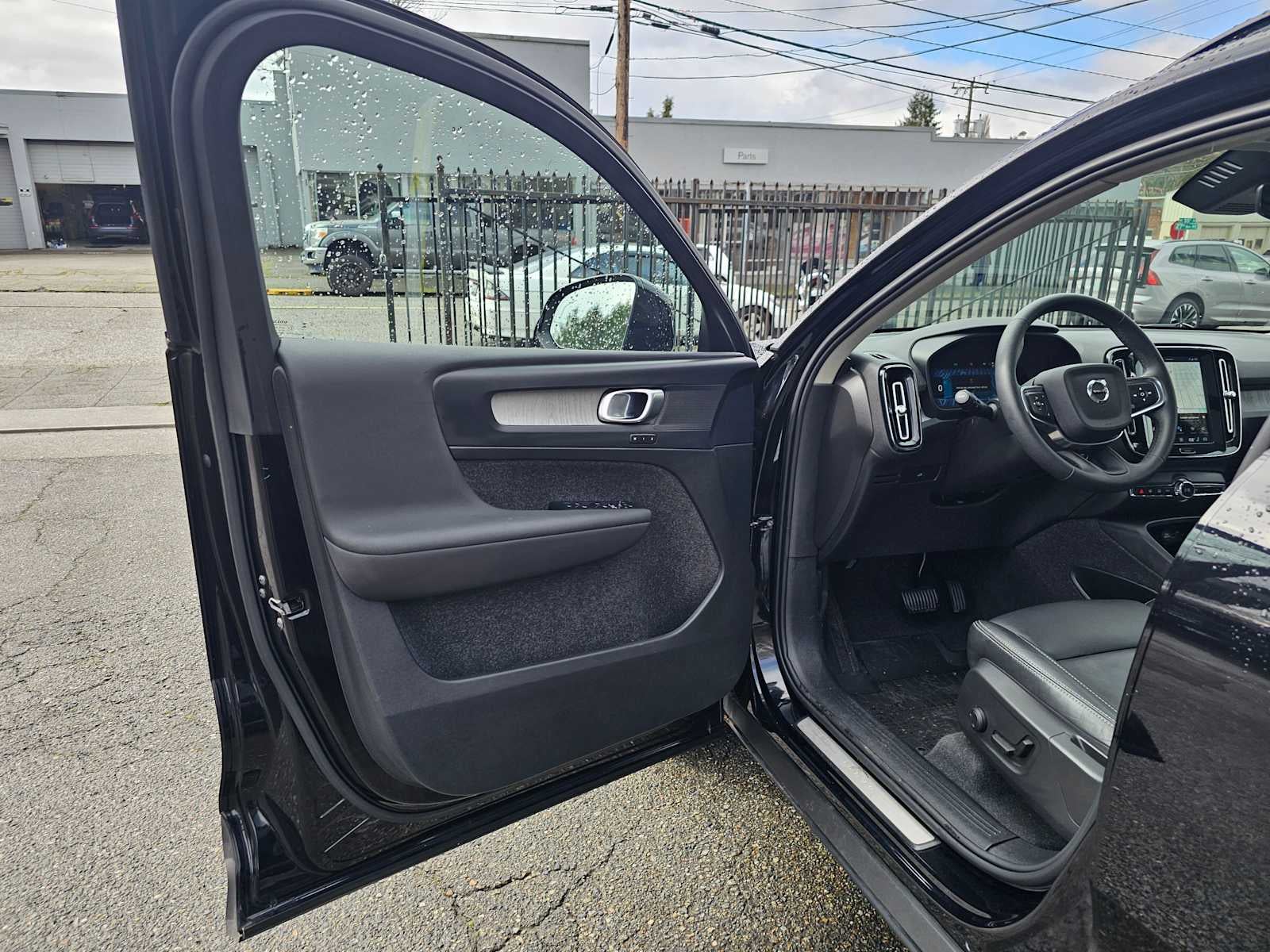 2024 Volvo XC40 Plus Dark Theme