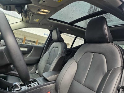 2024 Volvo XC40 Plus Dark Theme