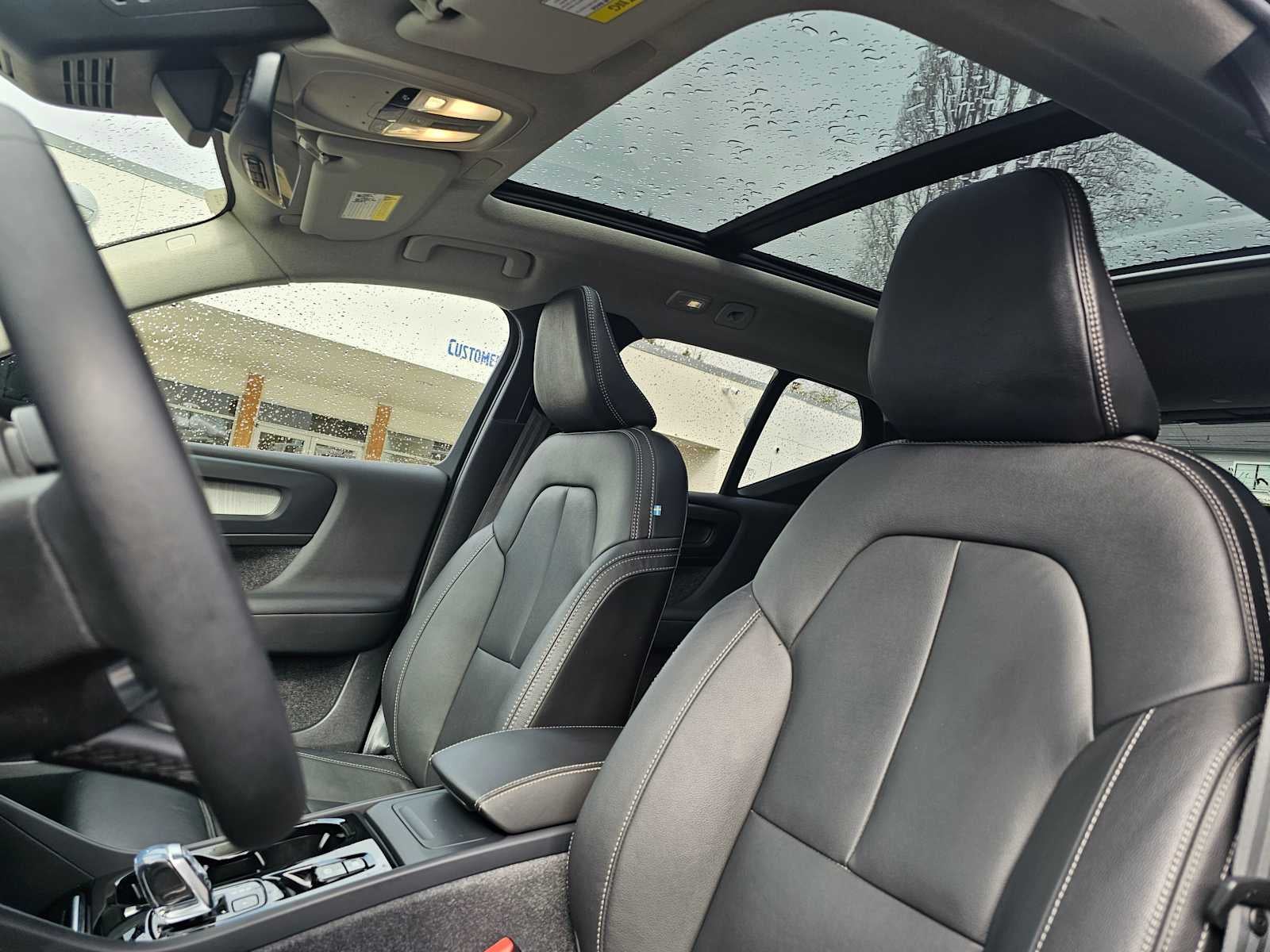 2024 Volvo XC40 Plus Dark Theme