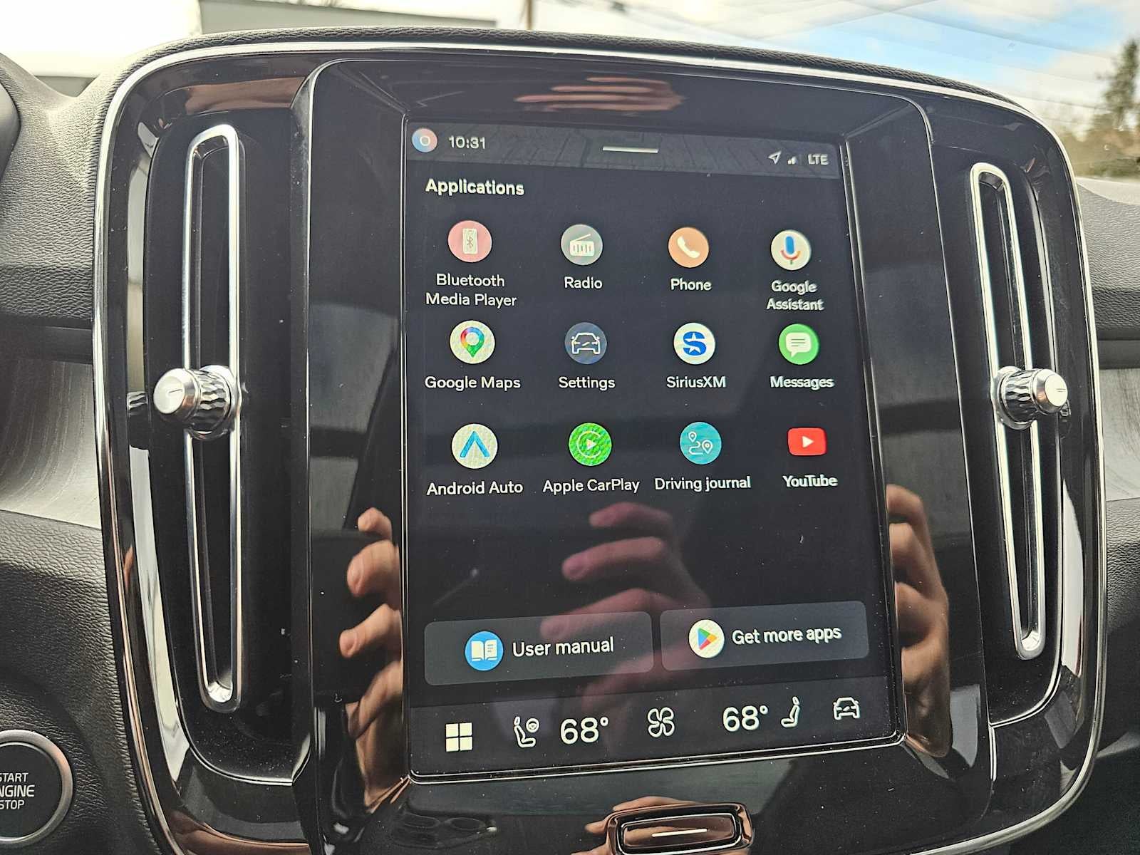 2024 Volvo XC40 Plus Dark Theme