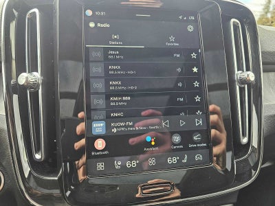 2024 Volvo XC40 Plus Dark Theme