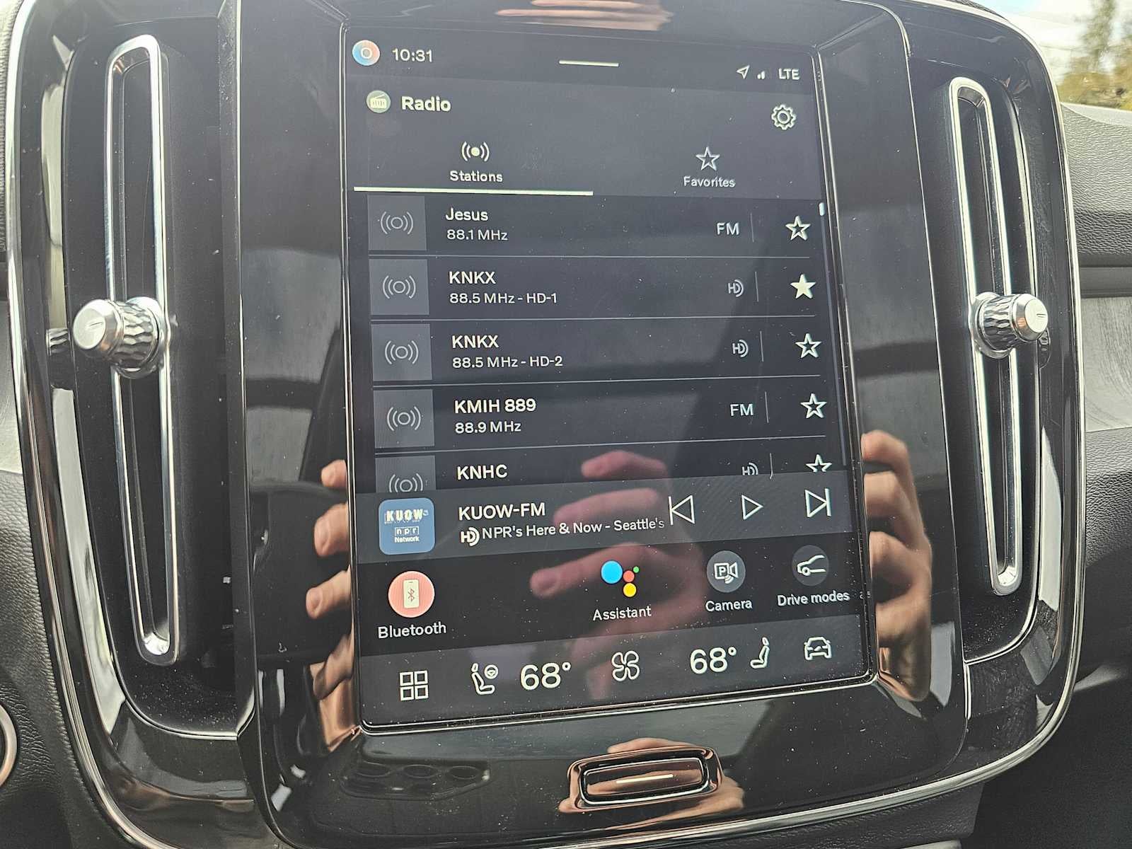 2024 Volvo XC40 Plus Dark Theme