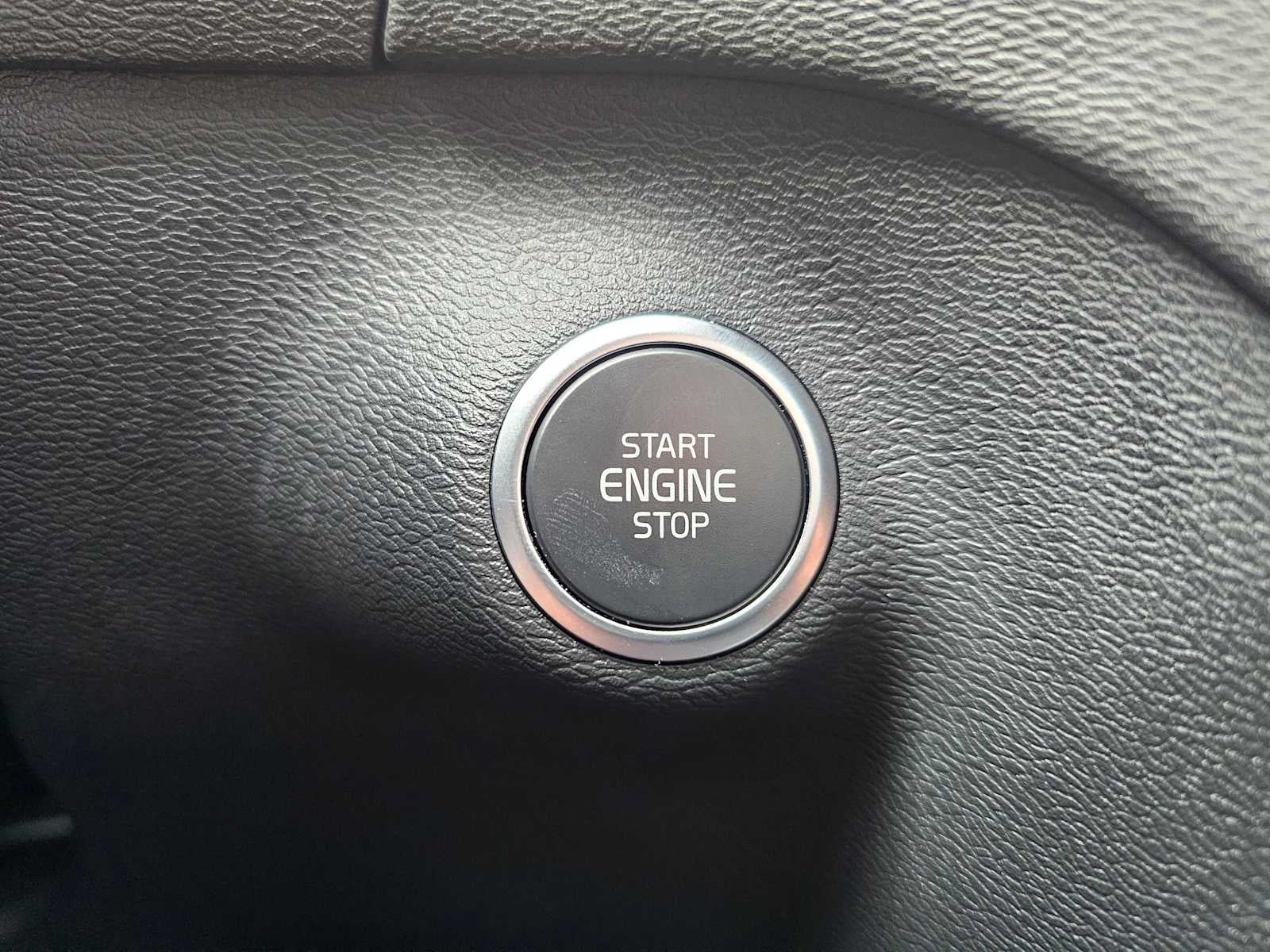 2024 Volvo XC40 Plus Dark Theme