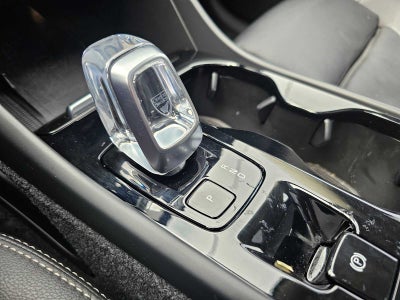 2024 Volvo XC40 Plus Dark Theme