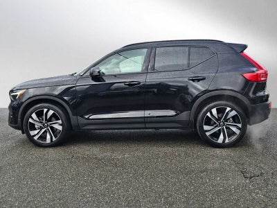 2024 Volvo XC40 Plus Dark Theme