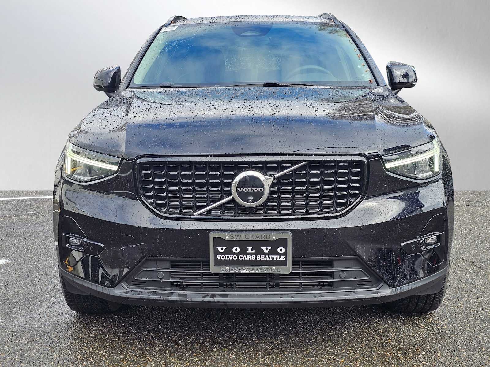 2024 Volvo XC40 Plus Dark Theme