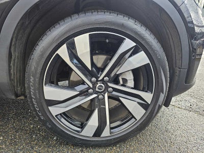 2024 Volvo XC40 Plus Dark Theme