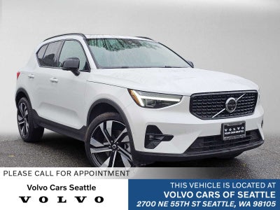 2024 Volvo XC40 Plus Dark Theme