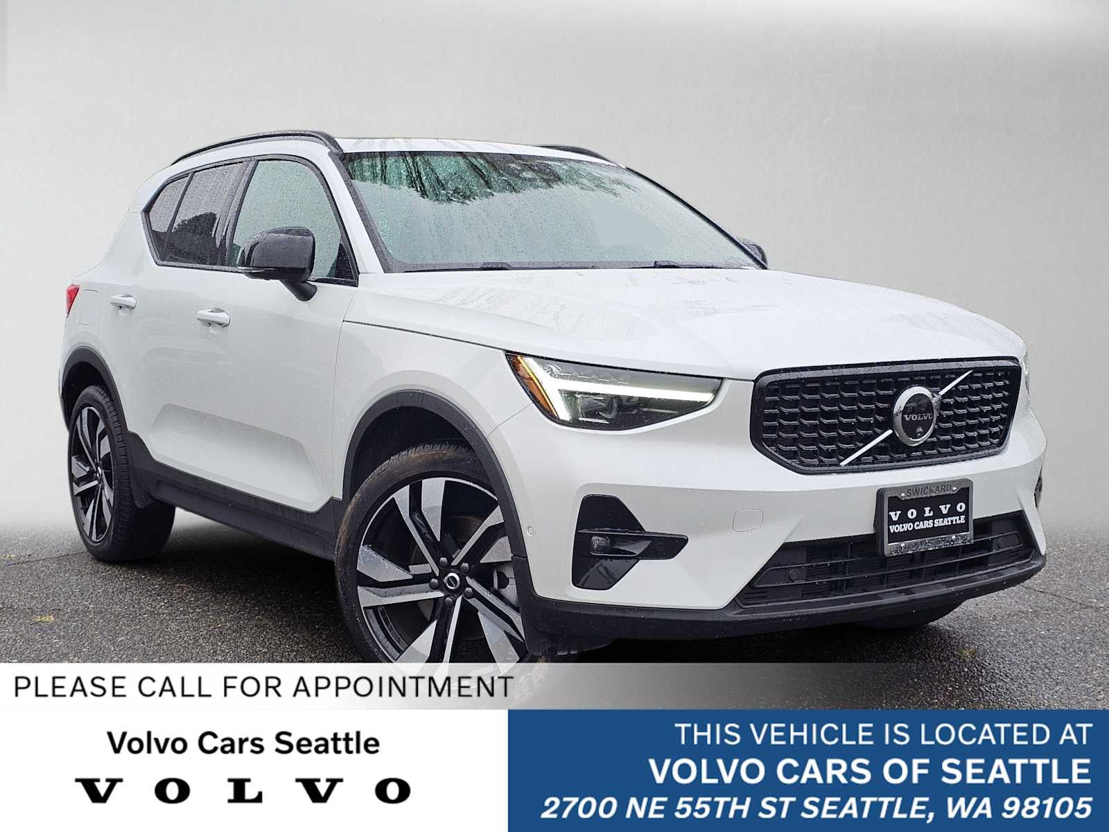 2024 Volvo XC40 Plus Dark Theme