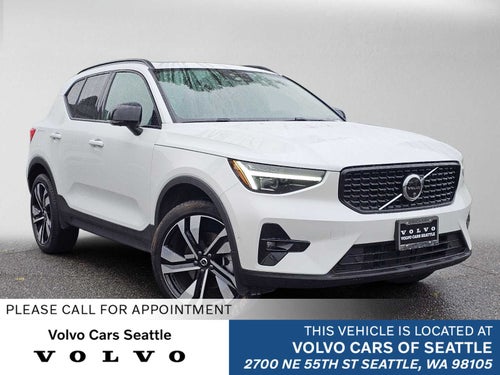 2024 Volvo XC40 Plus Dark Theme