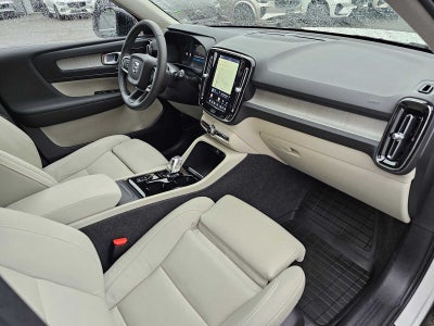 2024 Volvo XC40 Plus Dark Theme