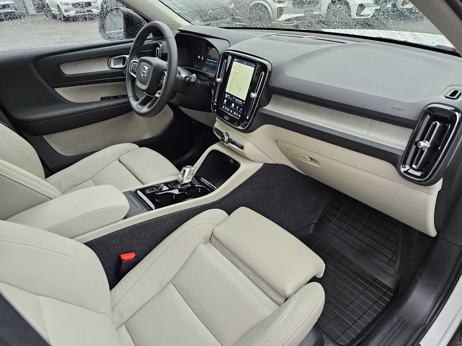 2024 Volvo XC40 Plus Dark Theme