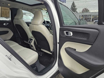 2024 Volvo XC40 Plus Dark Theme