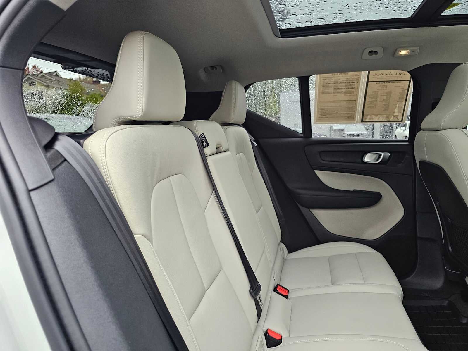 2024 Volvo XC40 Plus Dark Theme