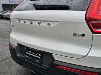 2024 Volvo XC40 Plus Dark Theme
