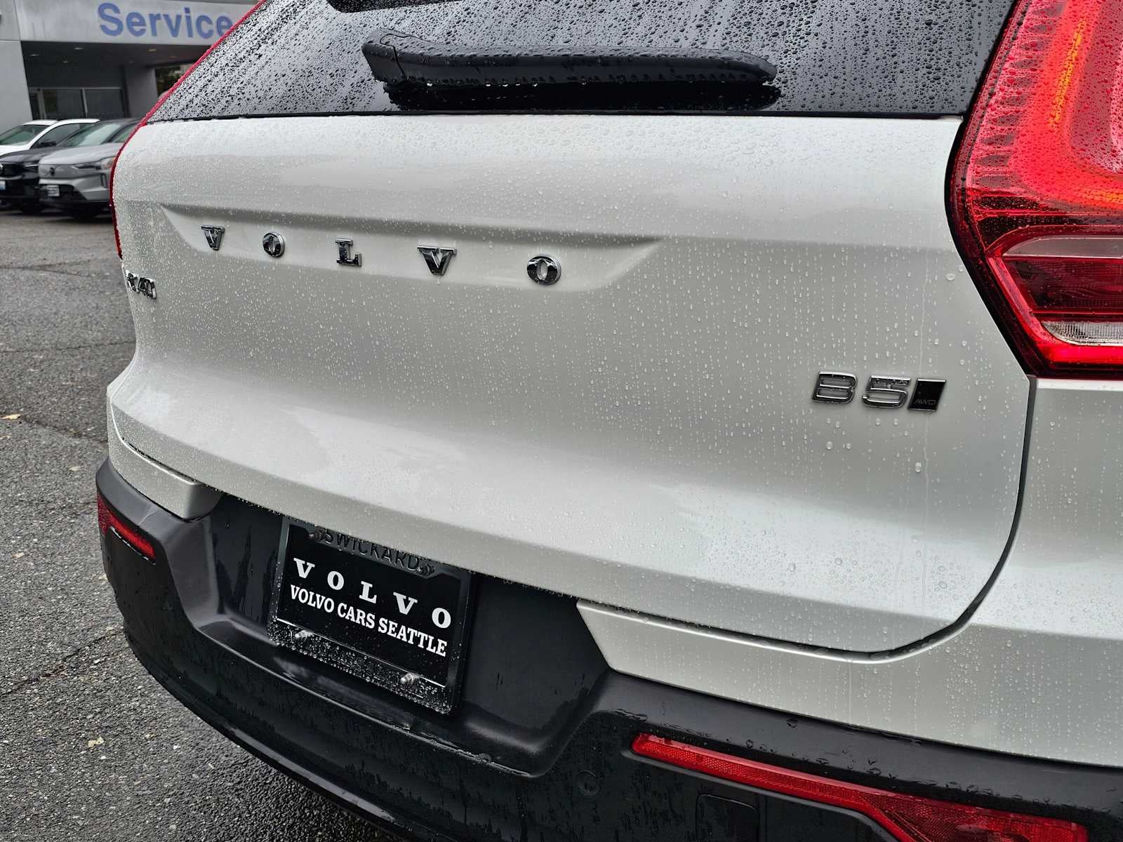 2024 Volvo XC40 Plus Dark Theme