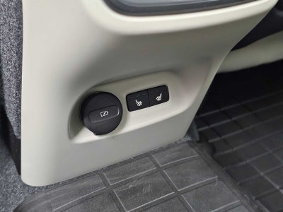 2024 Volvo XC40 Plus Dark Theme