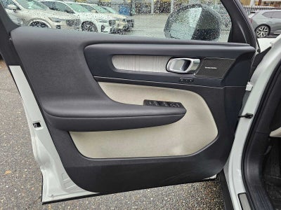 2024 Volvo XC40 Plus Dark Theme