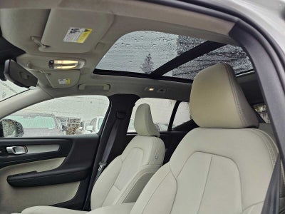 2024 Volvo XC40 Plus Dark Theme