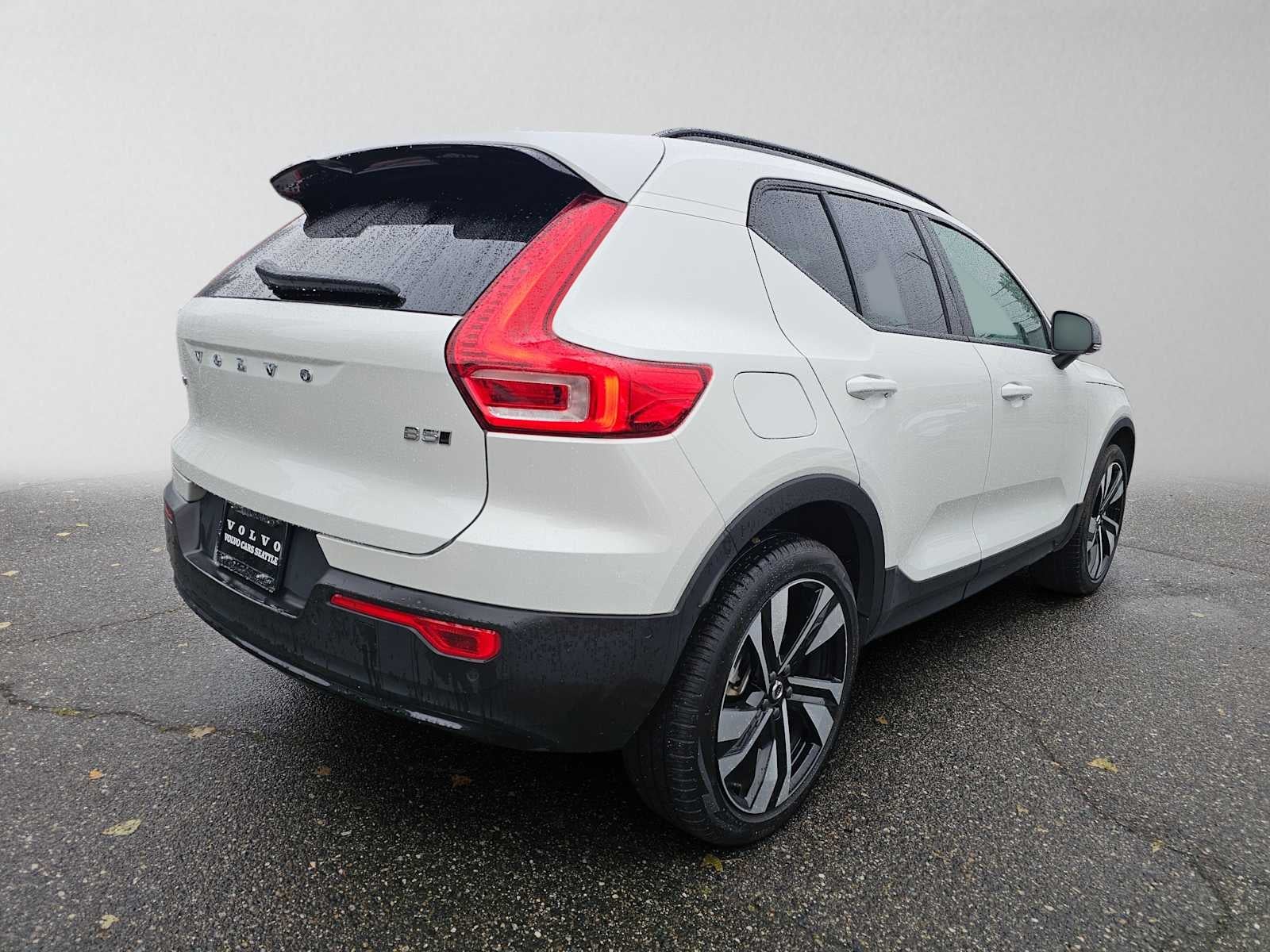 2024 Volvo XC40 Plus Dark Theme