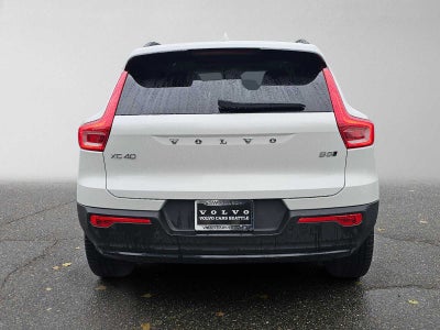 2024 Volvo XC40 Plus Dark Theme