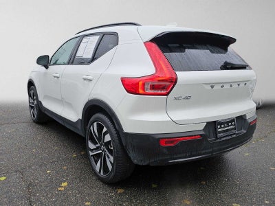 2024 Volvo XC40 Plus Dark Theme