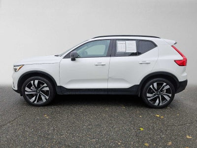2024 Volvo XC40 Plus Dark Theme