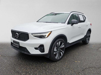 2024 Volvo XC40 Plus Dark Theme