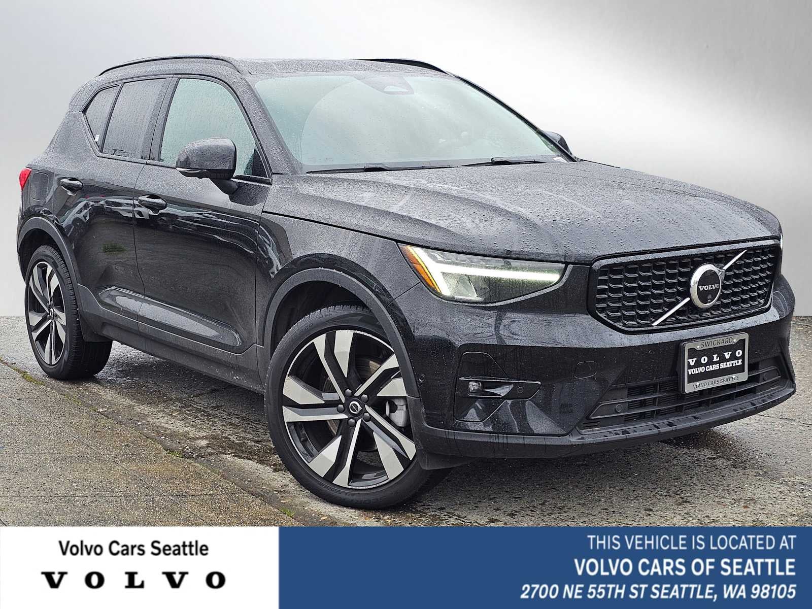 2024 Volvo XC40 Plus Dark Theme