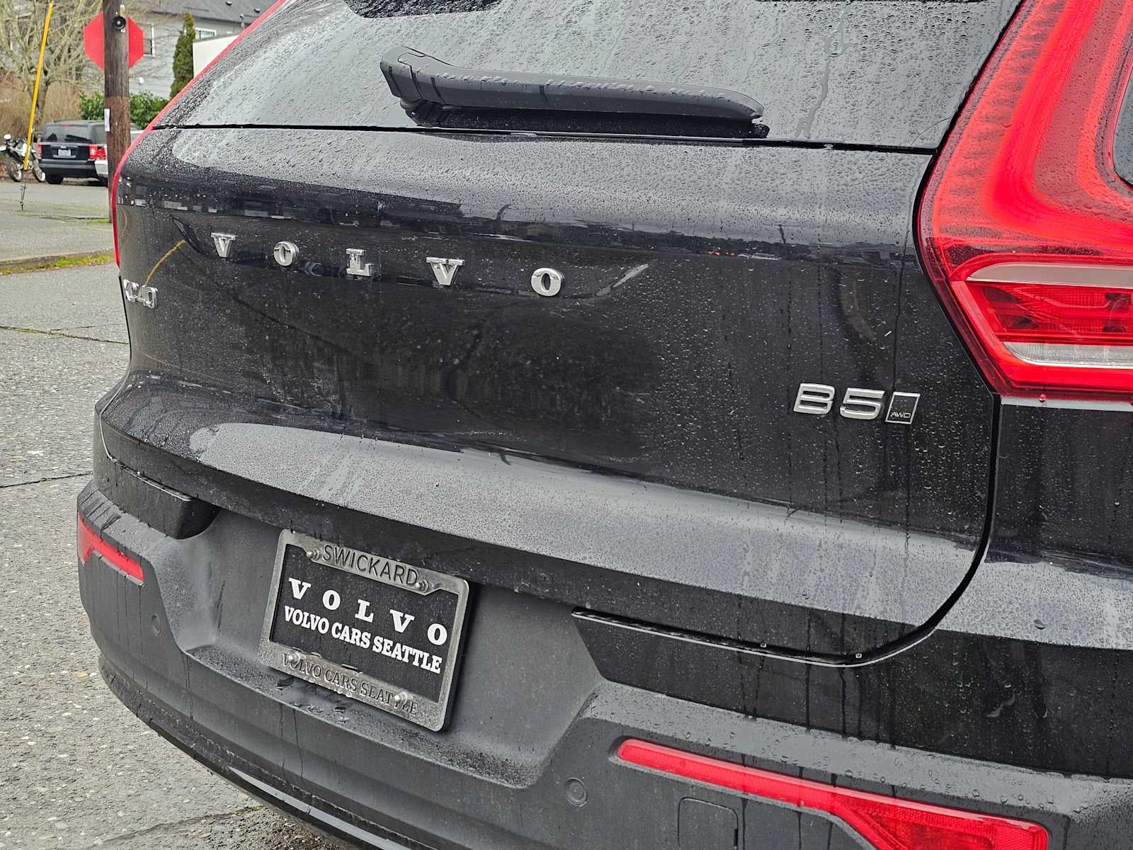 2024 Volvo XC40 Plus Dark Theme