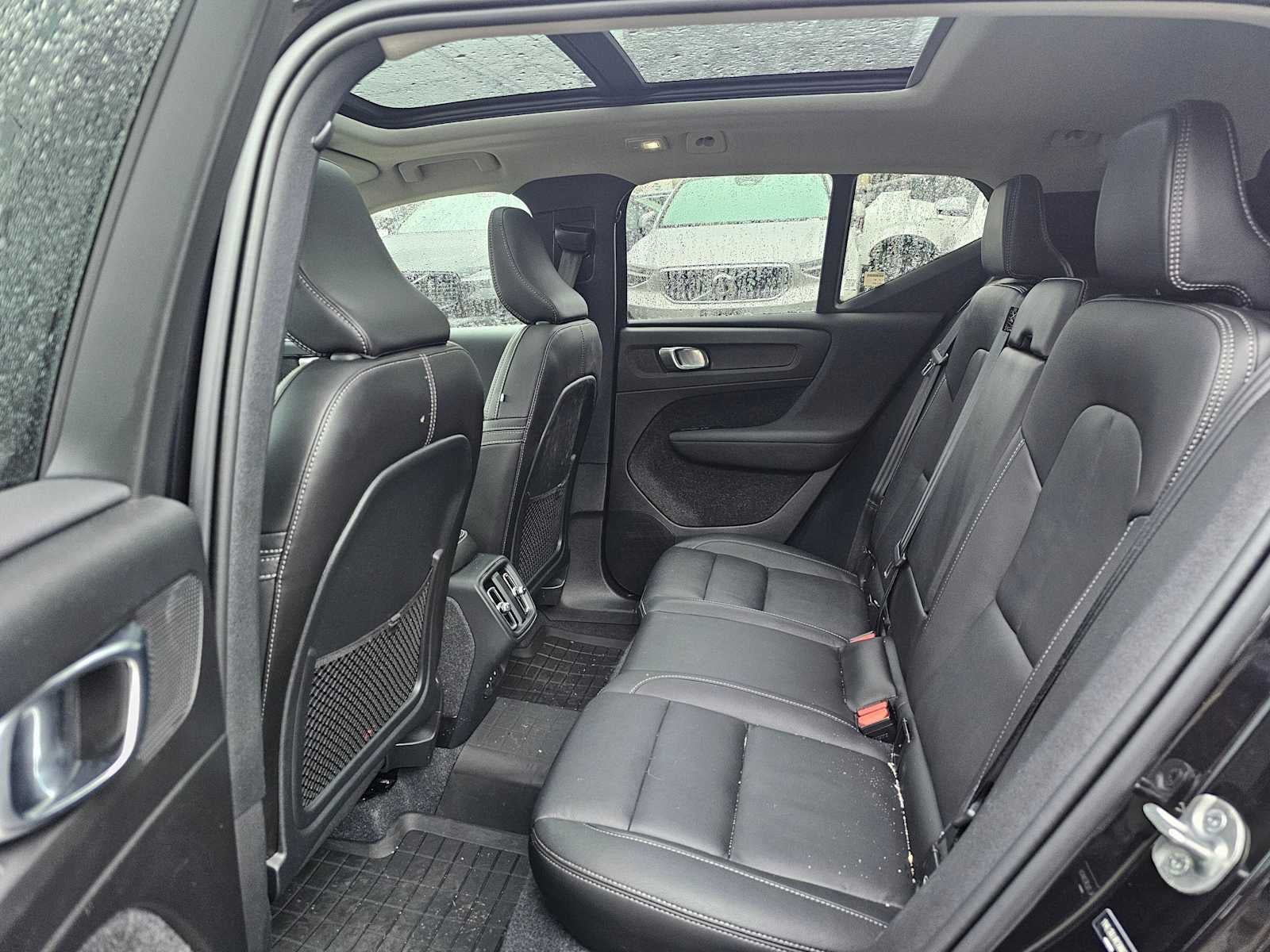 2024 Volvo XC40 Plus Dark Theme