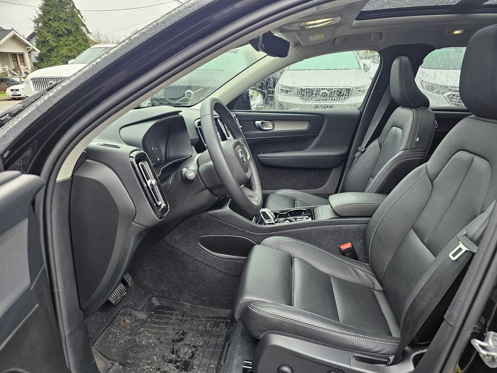 2024 Volvo XC40 Plus Dark Theme