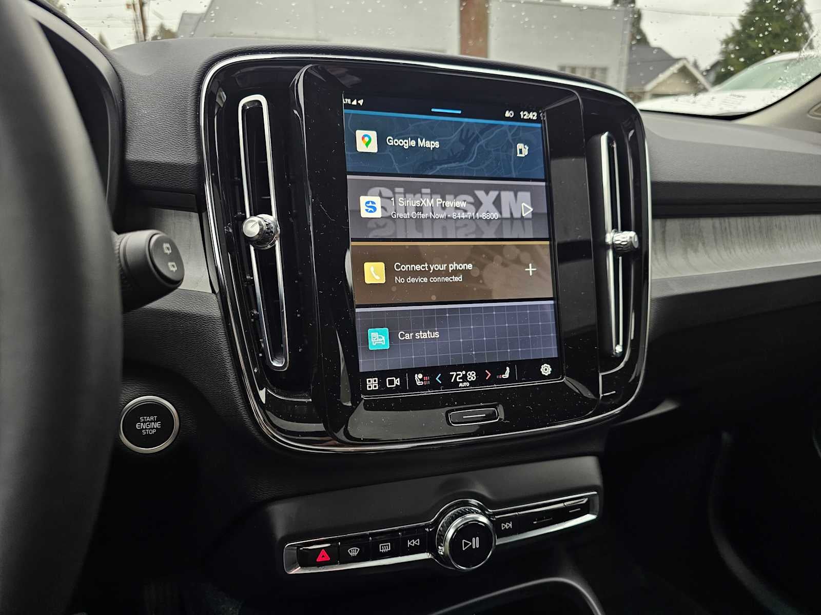 2024 Volvo XC40 Plus Dark Theme