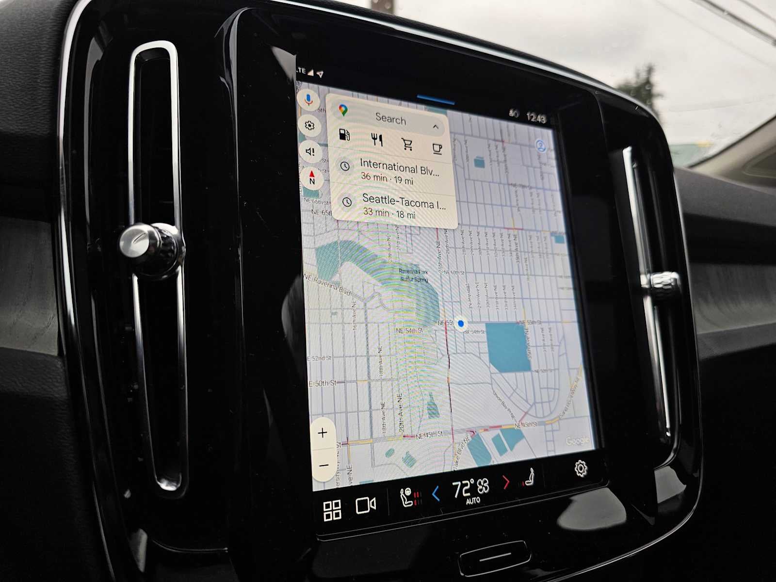 2024 Volvo XC40 Plus Dark Theme