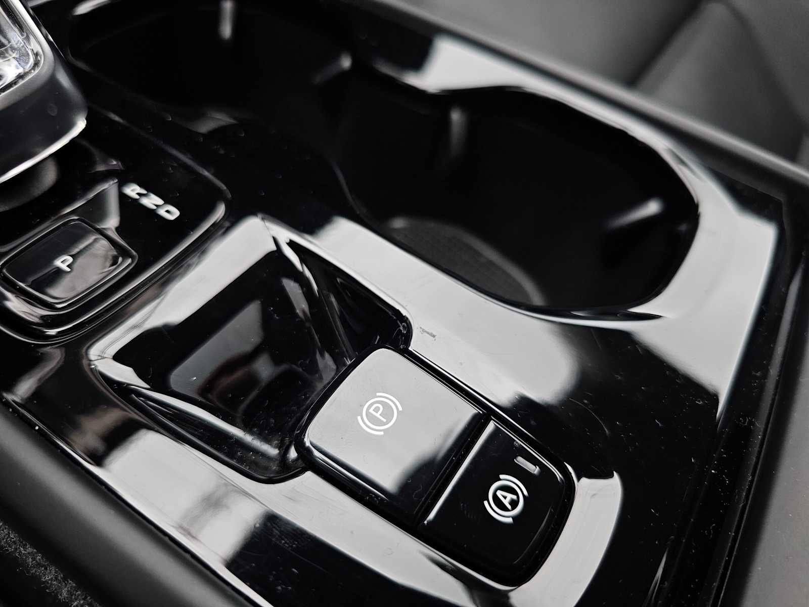 2024 Volvo XC40 Plus Dark Theme