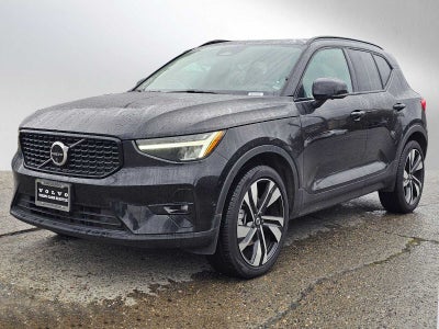 2024 Volvo XC40 Plus Dark Theme