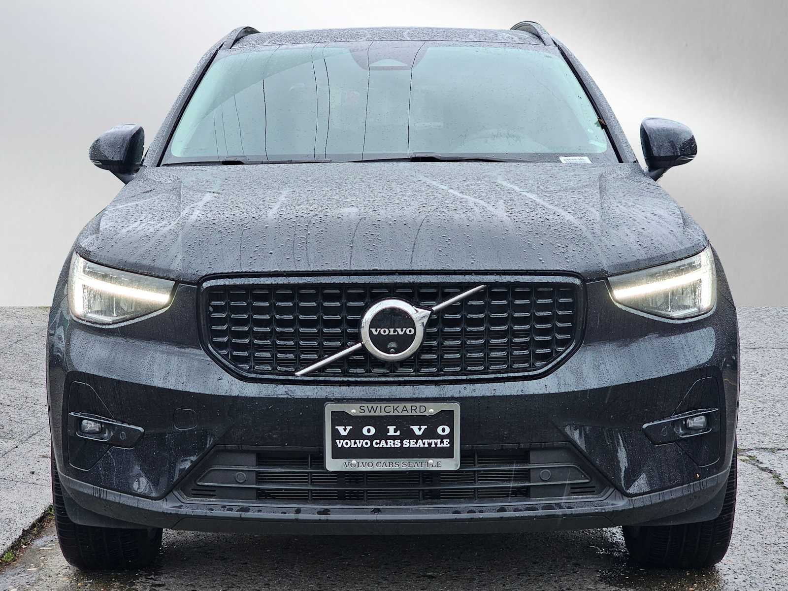 2024 Volvo XC40 Plus Dark Theme
